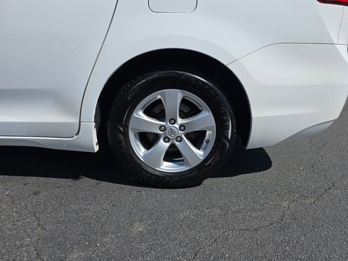 Used 2017 Toyota Sienna LE image 35