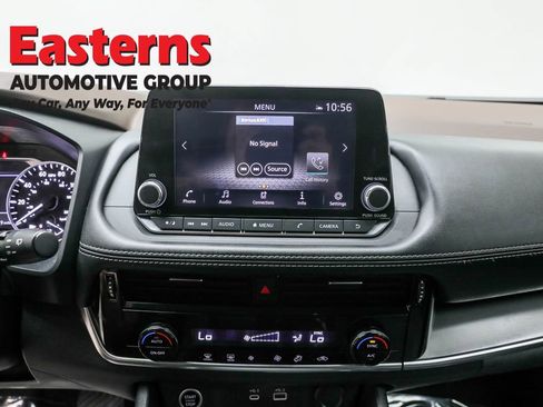 Used 2022 Nissan Rogue SV image 18