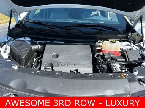 Used 2023 Buick Enclave Essence image 11