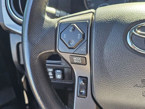 Used 2017 Toyota Tacoma TRD Off-Road AWD/4WD image 25