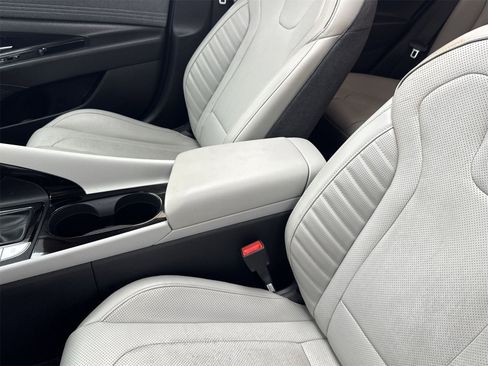 Used 2023 Hyundai Elantra Limited image 29