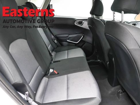 Used 2025 Kia Soul LX w/ LX Technology Package FWD image 23