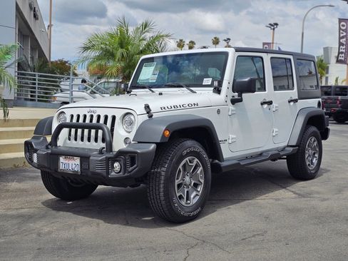 Used 2017 Jeep Wrangler Unlimited Rubicon w/ Connectivity Group AWD/4WD image 3