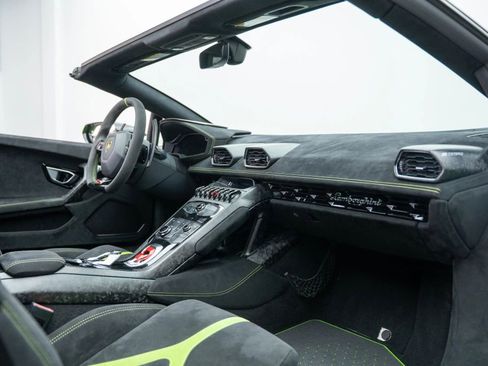 Used 2019 Lamborghini Huracan Performante AWD/4WD image 34