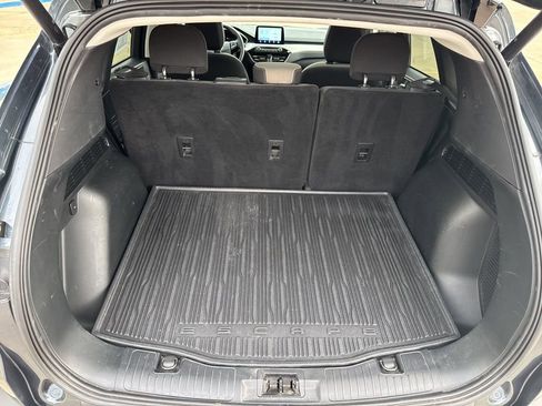 Certified 2022 Ford Escape SE w/ SE Sport Appearance Package image 28