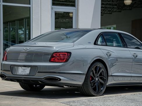 New 2025 Bentley Flying Spur Plug-In Hybrid AWD/4WD image 12