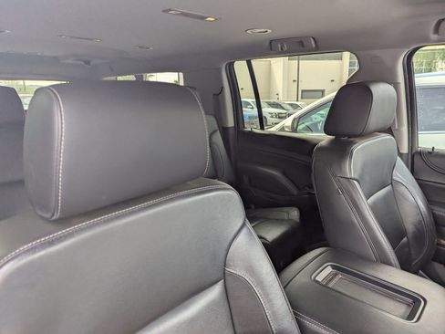 Used 2020 Chevrolet Suburban LT RWD image 5