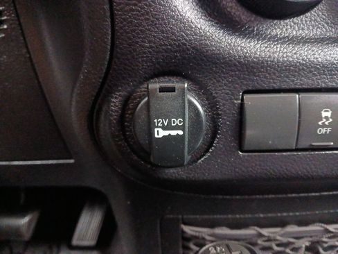 Used 2017 Jeep Wrangler Sport AWD/4WD image 6