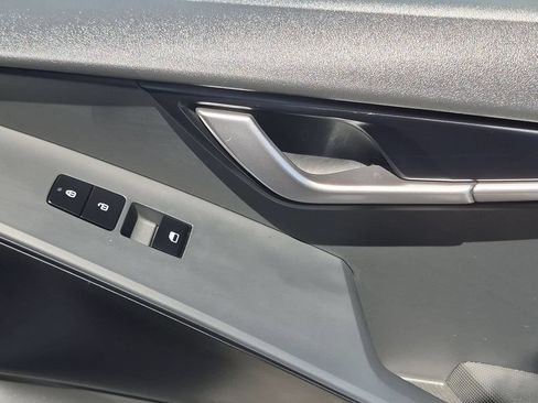 Used 2025 Kia Niro LX FWD image 34
