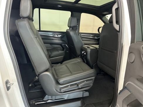 Used 2022 GMC Yukon XL Denali w/ Advanced Technology Package image 27
