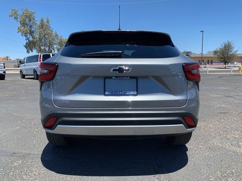 Used 2026 Chevrolet Trax LT FWD image 6