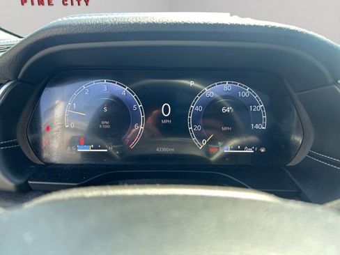 Used 2024 Jeep Grand Cherokee Limited w/ Luxury Tech Group II AWD/4WD image 14