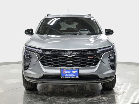 Used 2024 Chevrolet Trax RS w/ Sunroof Package FWD image 10