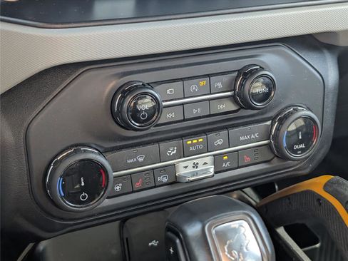 Used 2022 Ford Bronco Badlands image 18