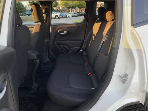 Used 2023 Jeep Renegade Latitude AWD/4WD image 26