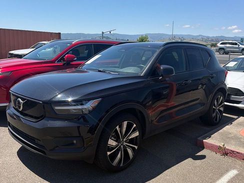 Used 2021 Volvo XC40 P8 Recharge w/ Advanced Package AWD/4WD image 2