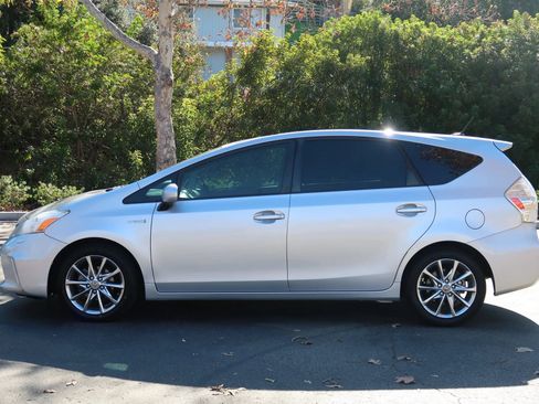 Used 2012 Toyota Prius V Five w/ Preferred Accessory Pkg FWD image 3