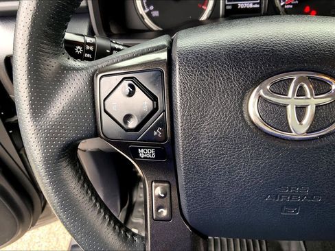 Used 2020 Toyota 4Runner TRD Off-Road AWD/4WD image 19