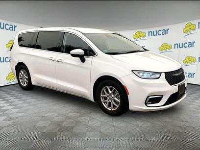 Used 2023 Chrysler Pacifica Touring-L