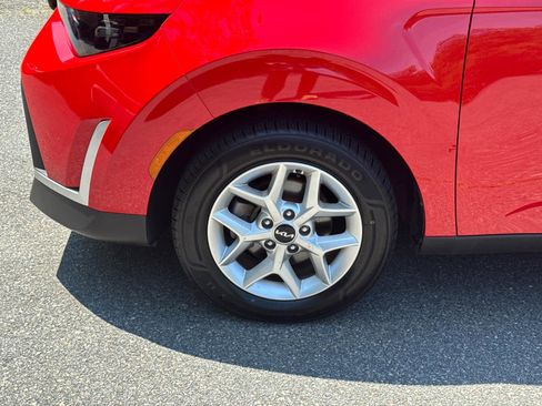 Used 2023 Kia Soul LX w/ LX Technology Package image 11