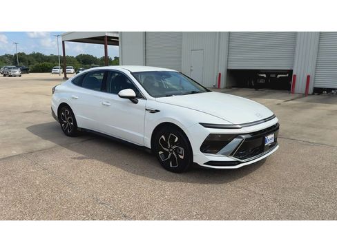 Used 2025 Hyundai Sonata SEL FWD image 2