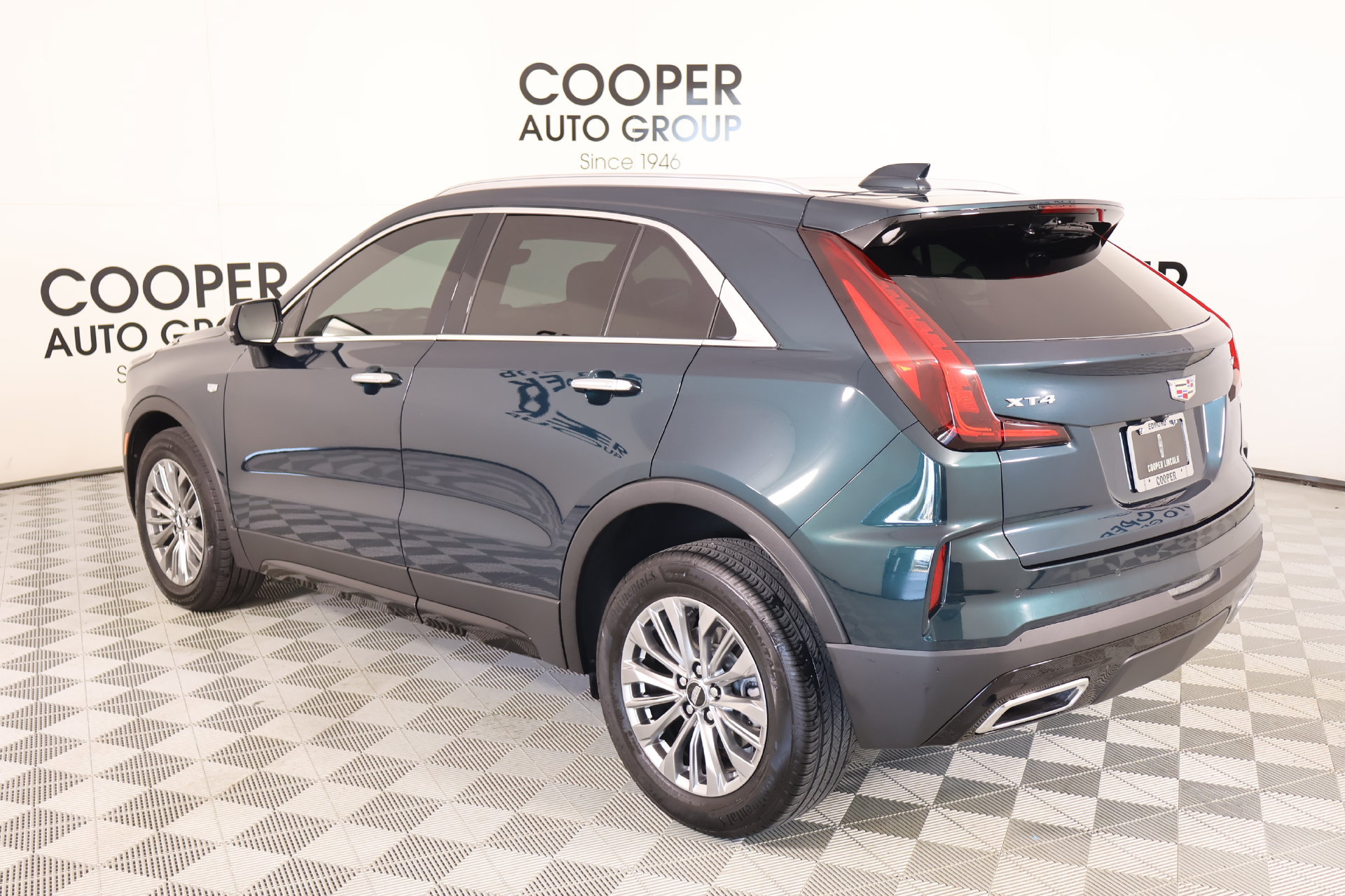 Used 2024 Cadillac XT4 Premium Luxury w/ Active Safety Package FWD image 24
