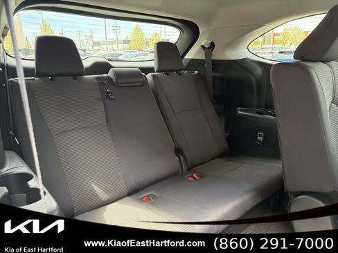 Used 2024 Toyota Highlander LE AWD/4WD image 15
