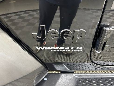 Used 2022 Jeep Wrangler Unlimited Sahara image 11