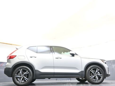 Certified 2025 Volvo XC40 B5 Core image 34