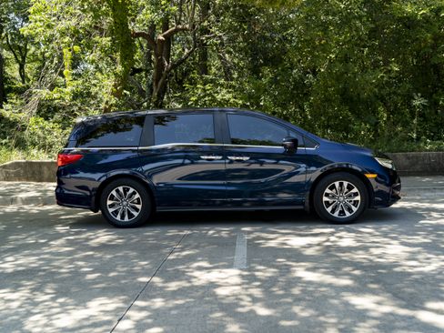 Used 2024 Honda Odyssey EX-L image 10