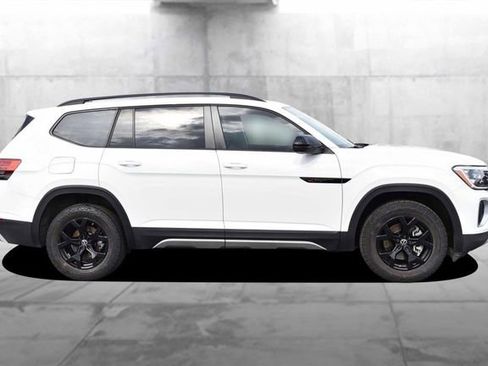 Used 2025 Volkswagen Atlas Peak Edition SE AWD/4WD image 5
