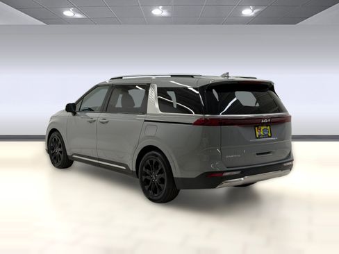 Used 2024 Kia Carnival SX FWD image 2