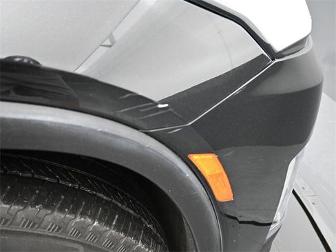 Used 2023 Chevrolet Traverse LT image 13