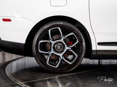 Used 2022 Rolls-Royce Cullinan Black Badge AWD/4WD image 16