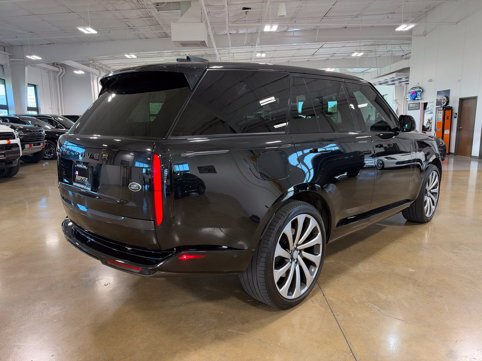 Used 2023 Land Rover Range Rover SE AWD/4WD image 7