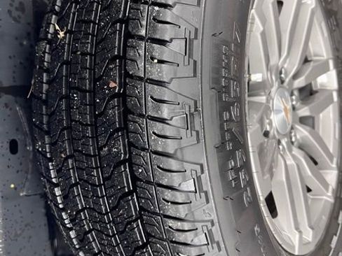 Used 2024 Chevrolet Colorado LT w/ LT Convenience Package II image 21