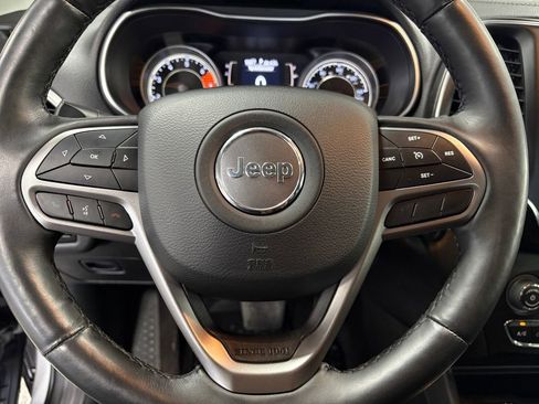 Used 2019 Jeep Cherokee Sport w/ Cold Weather Group image 17