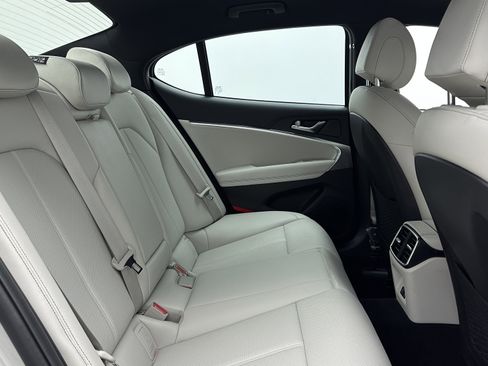 Used 2025 Genesis G70 2.5T image 33