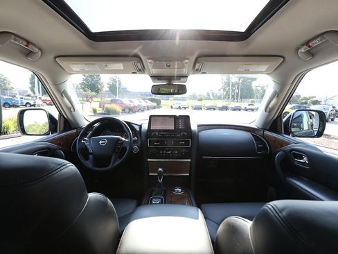 Used 2023 Nissan Armada SL w/ Captain's Chairs Package AWD/4WD image 27