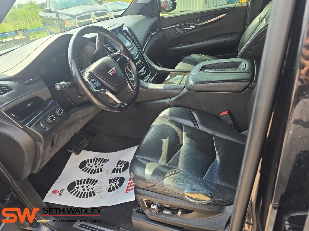 Used 2018 Cadillac Escalade ESV Platinum AWD/4WD image 17