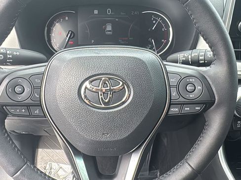 Certified 2025 Toyota RAV4 XLE w/ Convenience Package FWD image 15