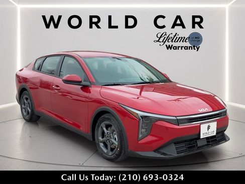 New 2025 Kia K4 LXS image 1