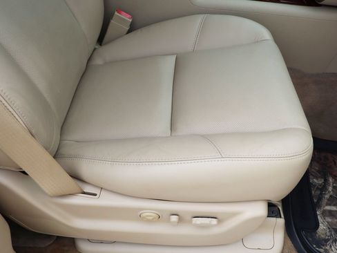 Used 2012 Chevrolet Avalanche LTZ RWD image 31