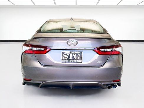 Used 2022 Toyota Camry SE w/ Carpet Mat Package (TMS) FWD image 5