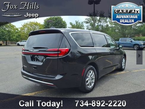Used 2026 Chrysler Pacifica Select FWD image 9