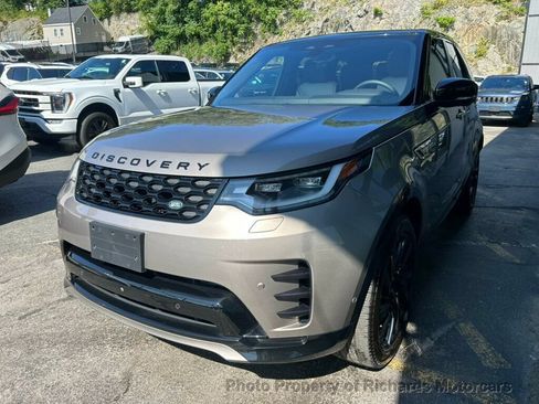 Used 2024 Land Rover Discovery Dynamic SE AWD/4WD image 5