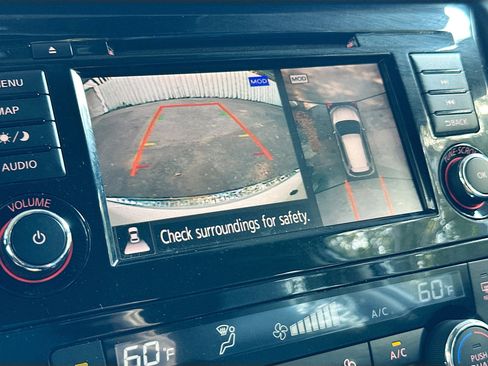 Used 2019 Nissan Rogue SL w/ Premium Package image 13