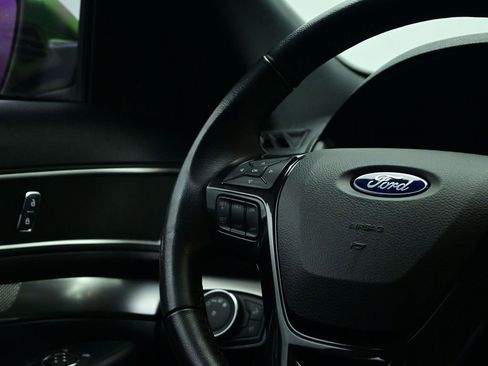 Used 2019 Ford Explorer XLT image 40