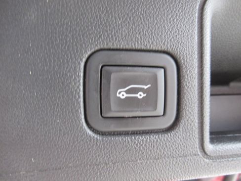 Used 2023 GMC Terrain AT4 image 15