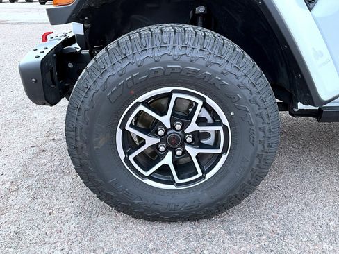 Certified 2025 Jeep Gladiator Rubicon AWD/4WD image 22